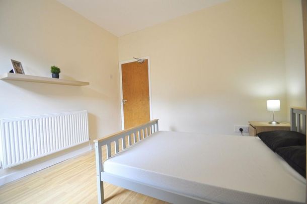 1 bedroom in a house share to rent - Photo 1