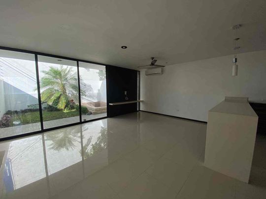 Townhouse en renta, con piscina y rooftop, acabados de lujo y excelente ubicación. - Photo 1