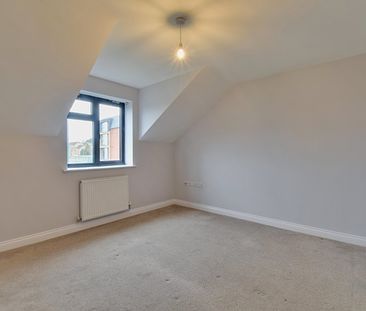 Court View, Whippendell Road, Watford, Hertfordshire, WD18 - Photo 2