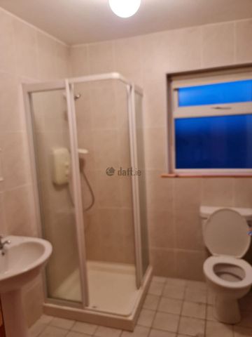 Apartment to rent in Galway, Father Burke Rd - Photo 3