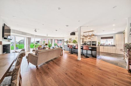 4 bedroom detached house to rent - Photo 2