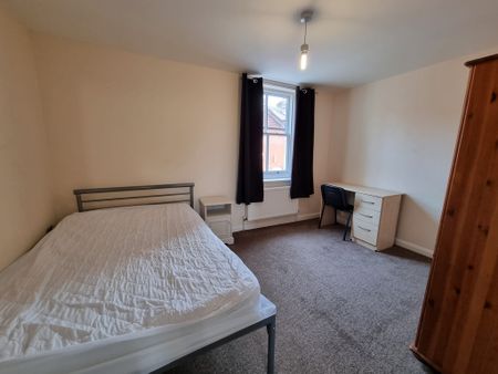 2 Bed Student Accommodation - Photo 3
