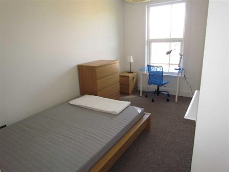 4 bedroom terraced house to rent - Photo 4