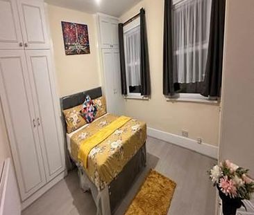 4 bedroom terraced house to rent - Photo 6