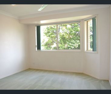 Perfect location! Two bedroom unit - Photo 1