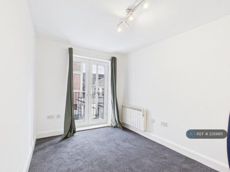 2 bedroom flat to rent - Photo 3