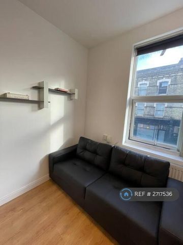2 bedroom flat to rent - Photo 3
