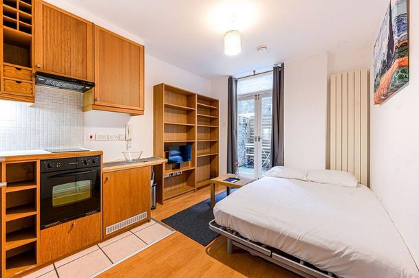 Studio to rent - Photo 1