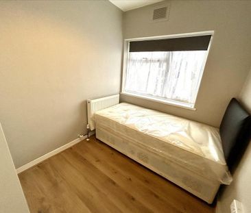 4 bedroom flat to rent - Photo 3