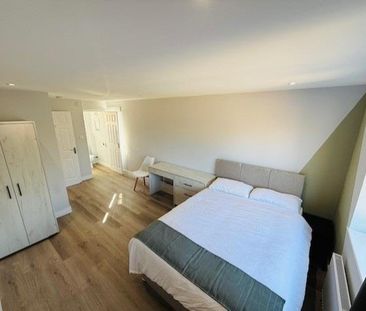 1 bedroom in a house share to rent - Photo 1