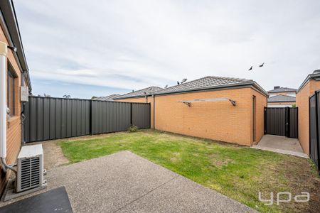 Convenient Family Home - Photo 3