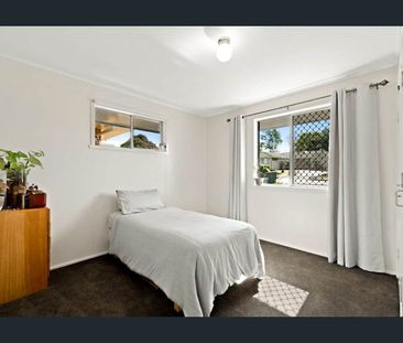 APPEALING, INVITING & VERY STYLISH! - Photo 5