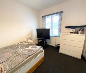 House to rent - Photo 2