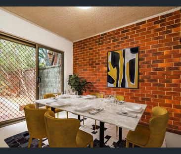 Perfectly Positioned Spacious Townhouse - Photo 2