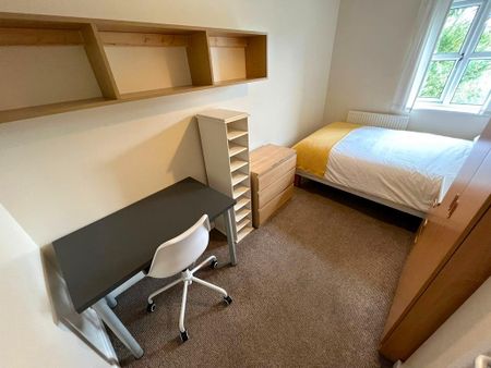 1 bedroom in a house share to rent - Photo 3