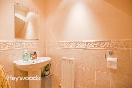 3 bed town house to rent in Trent Bridge Close, Trentham Lakes, Stoke-on-Trent ST4 - Photo 2