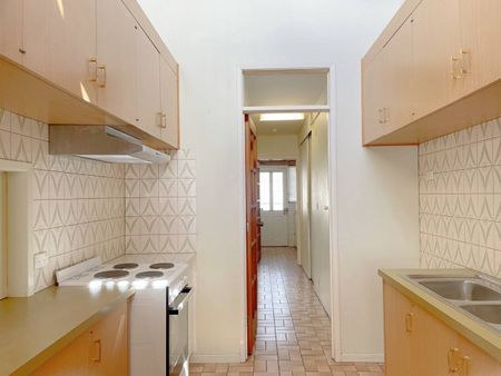 CBD LIVING - Photo 3