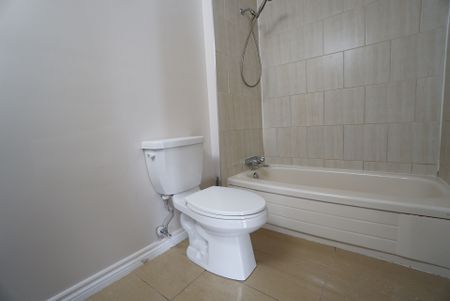 For Lease - 5 STAMFORD Private, Hunt Club - South Keys and Area, Ontario - Photo 2