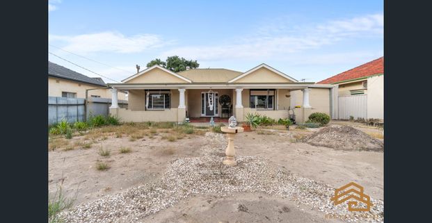 Double brick house near CBD - Photo 1