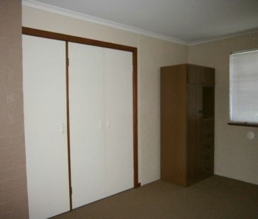 modern two bedroom unit - Photo 3