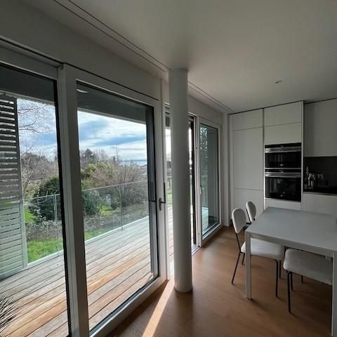 Appartement lumineux de 2.5 pièces au bord du lac de Neuchâtel - Photo 2