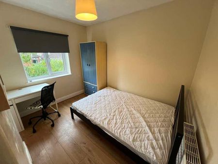 Milton Road, SO15 - Photo 3