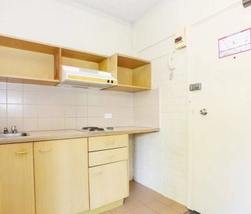 Low Maintenance and Secure Studio in Prime St Kilda Location - Photo 1