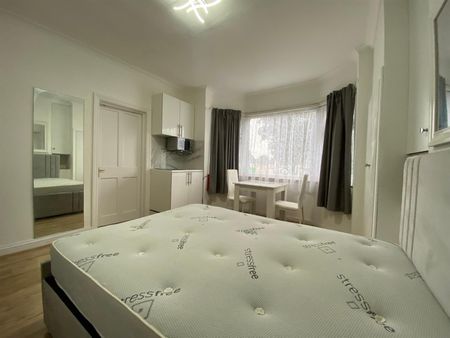 House share to rent in Whitchurch Lane, Edgware, HA8 - Photo 2
