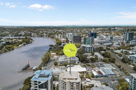 Light-Filled Apartment with Leafy Balcony in Toowong - Photo 4