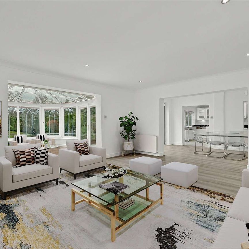 An impressive 5 bedroom gated home in Esher. - Photo 1