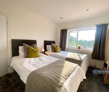 4 bedroom semi-detached house to rent - Photo 4