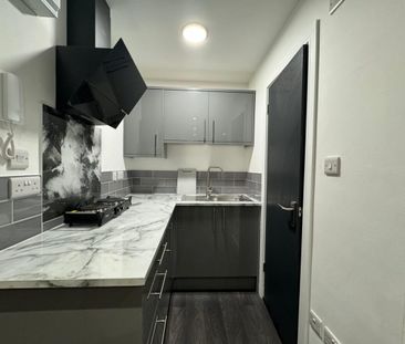 Adelaide Terrace, TW8, Brentford - Photo 2