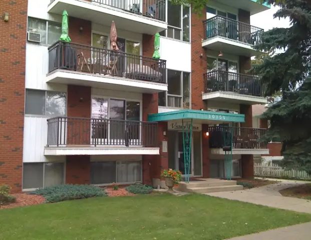 1-BR, Large Renovated Apartment, Old Strathcona near Whyte, University | 10150 83 Ave NW, Edmonton - Photo 1