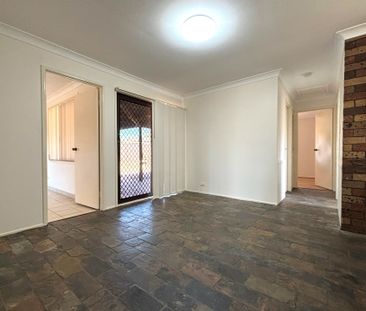 Family Home in Peaceful Edensor Park! - Photo 3