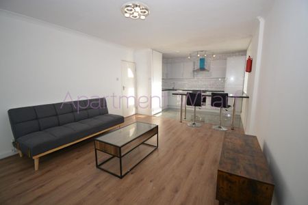 1 bedroom in a flat share to rent - Photo 5