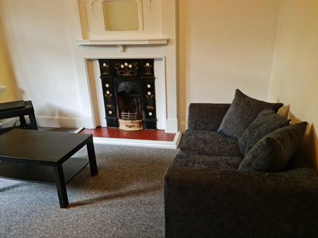 WINTON Student House *** Edgehill Road *** - SEE VIDEO TOUR - Photo 3