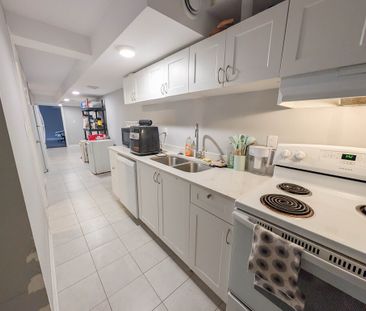 **ALL INCLUSIVE** STUDENTS ROOM FOR RENT IN A STUNNING HOUSE!! - Photo 6