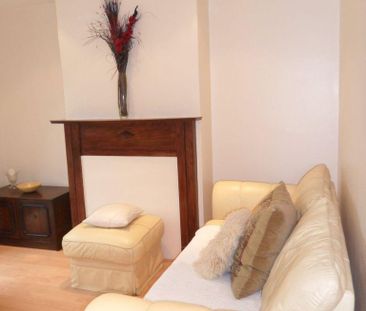 4 bedroom semi-detached house to rent - Photo 2