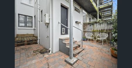 Spacious apartment in vibrant sought-after location - Photo 5