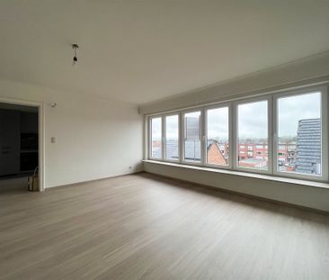 Gerenoveerd appartement met 2 slpkmrs in centrum Tessenderlo - Photo 1