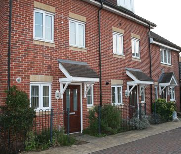 Modern 4-bedroom townhouse near Whiteley Centre - Photo 2