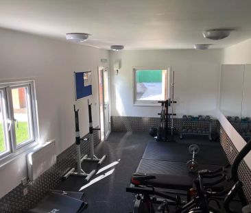 Standard Ensuite Rooms- Attic (Halls E) - Photo 6