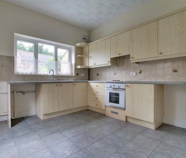 2 bedroom end of terrace house to rent - Photo 3