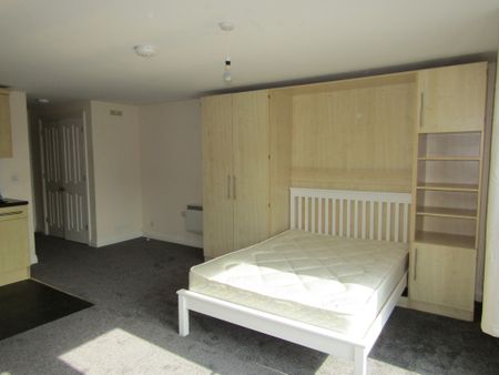 1 bed Studio Apartment - To Let - Photo 5