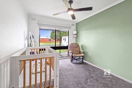 MODERN COMFORT MEETS FAMILY LIVING - Photo 4