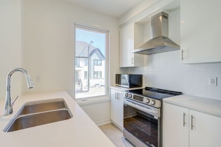 For Lease - 1 Kings Hill Drive, Brampton, Ontario - Photo 2