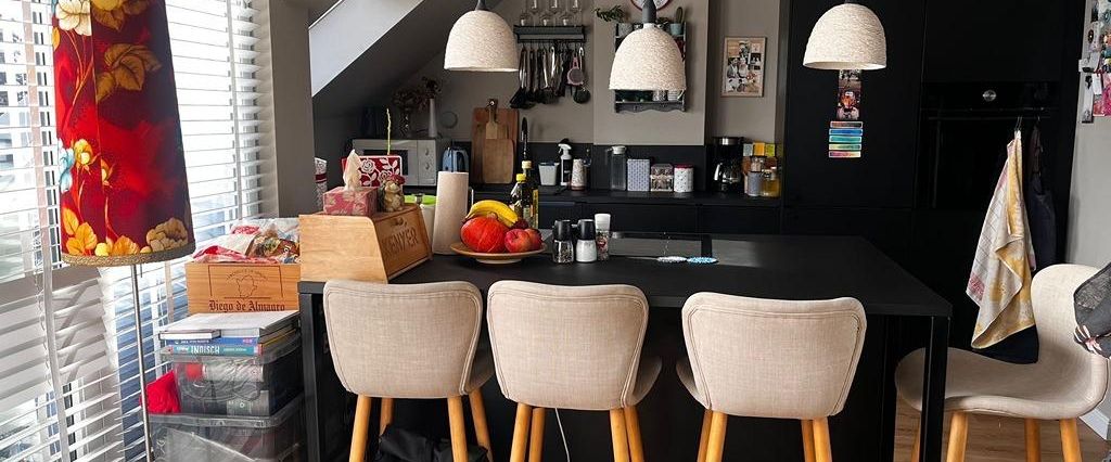 Modern 2-Zimmer Mobilierte DG-Wohnung mit Balkon und EBK - Photo 1