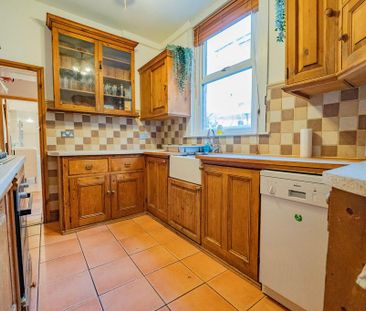 4 bedroom semi-detached house to rent - Photo 6