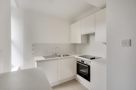 1 Bed Flat - Photo 2