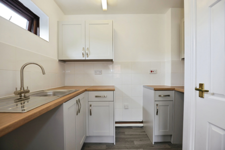 Vinery Court, Stratford-upon-Avon, CV37 - Photo 4